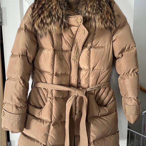 The Unbranded Brand Jackets & Blazers - Women's Tan Puffer winter Coat with natural Fur Collar S/M